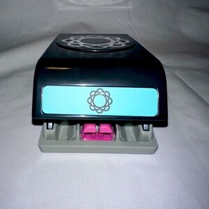 Paper Punch Scalloped Frame